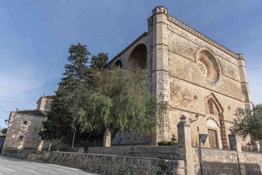 Mallorca - Petra 03 - iglesia de Sant Pere.jpg